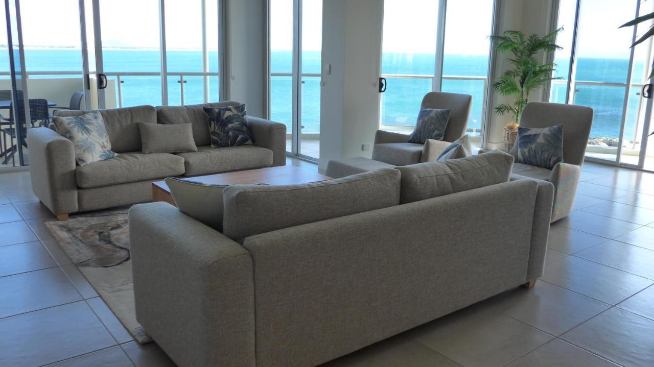 Coral Cove Apartments - Absolute Beachfront Resort Боуэн Экстерьер фото