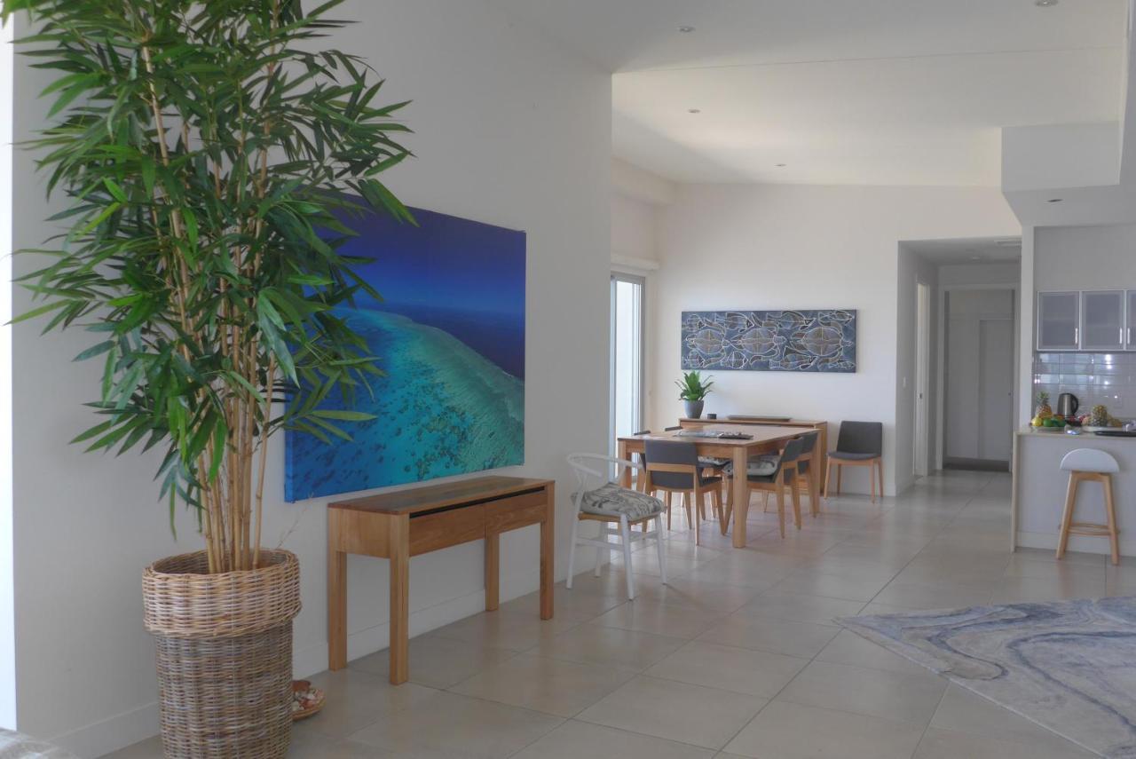Coral Cove Apartments - Absolute Beachfront Resort Боуэн Экстерьер фото