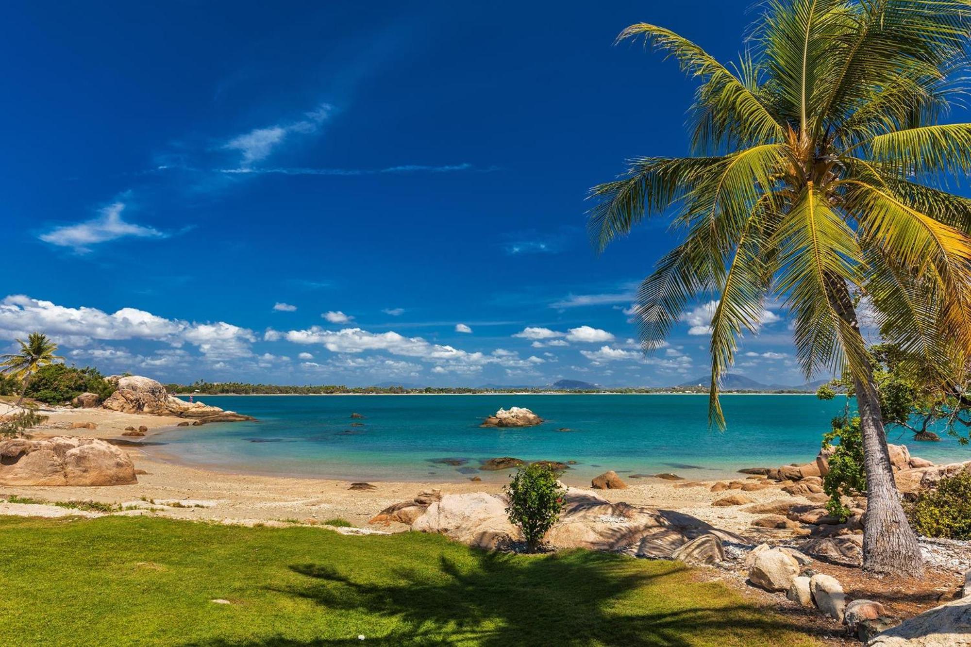 Coral Cove Apartments - Absolute Beachfront Resort Боуэн Экстерьер фото