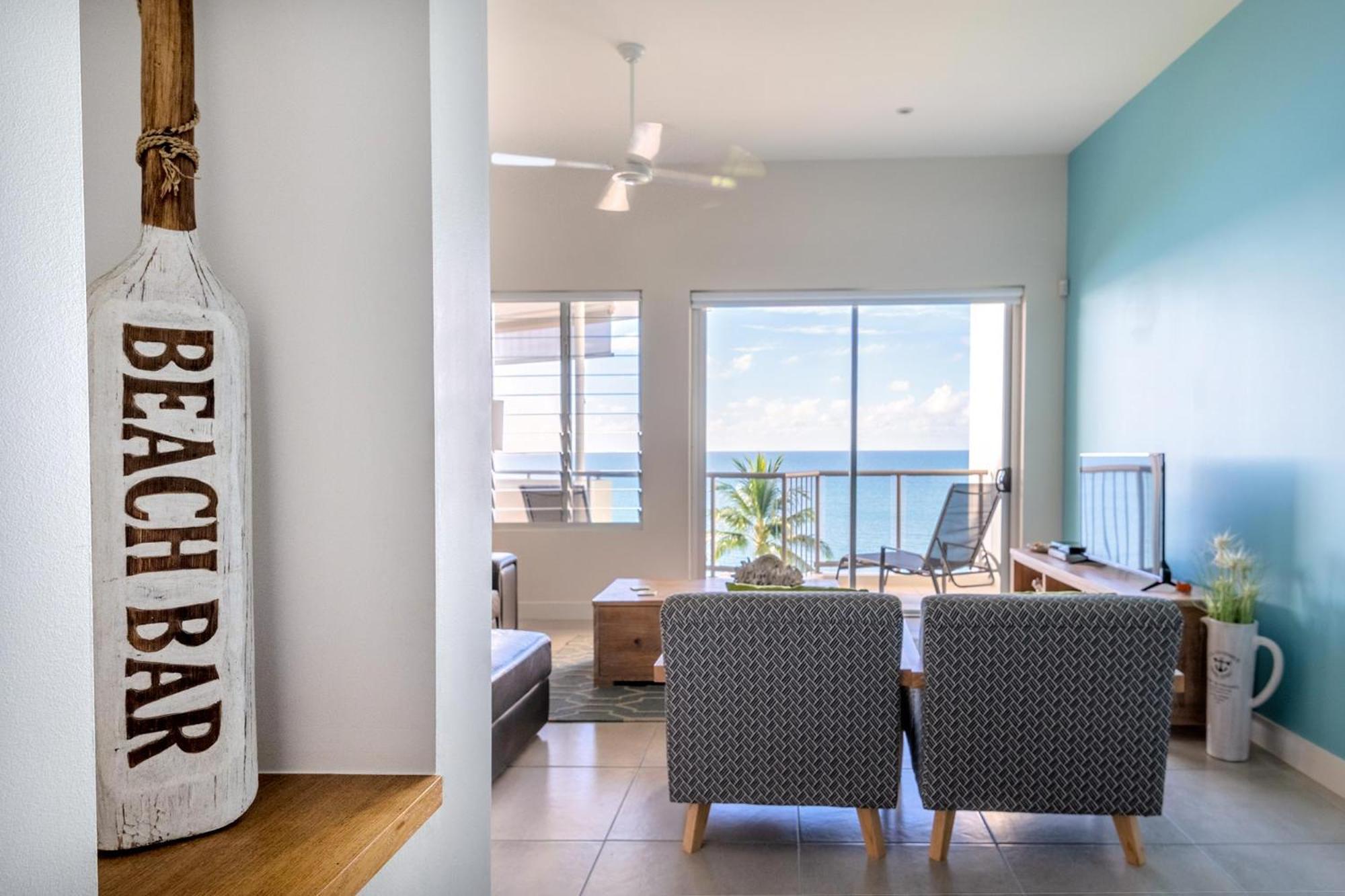 Coral Cove Apartments - Absolute Beachfront Resort Боуэн Экстерьер фото