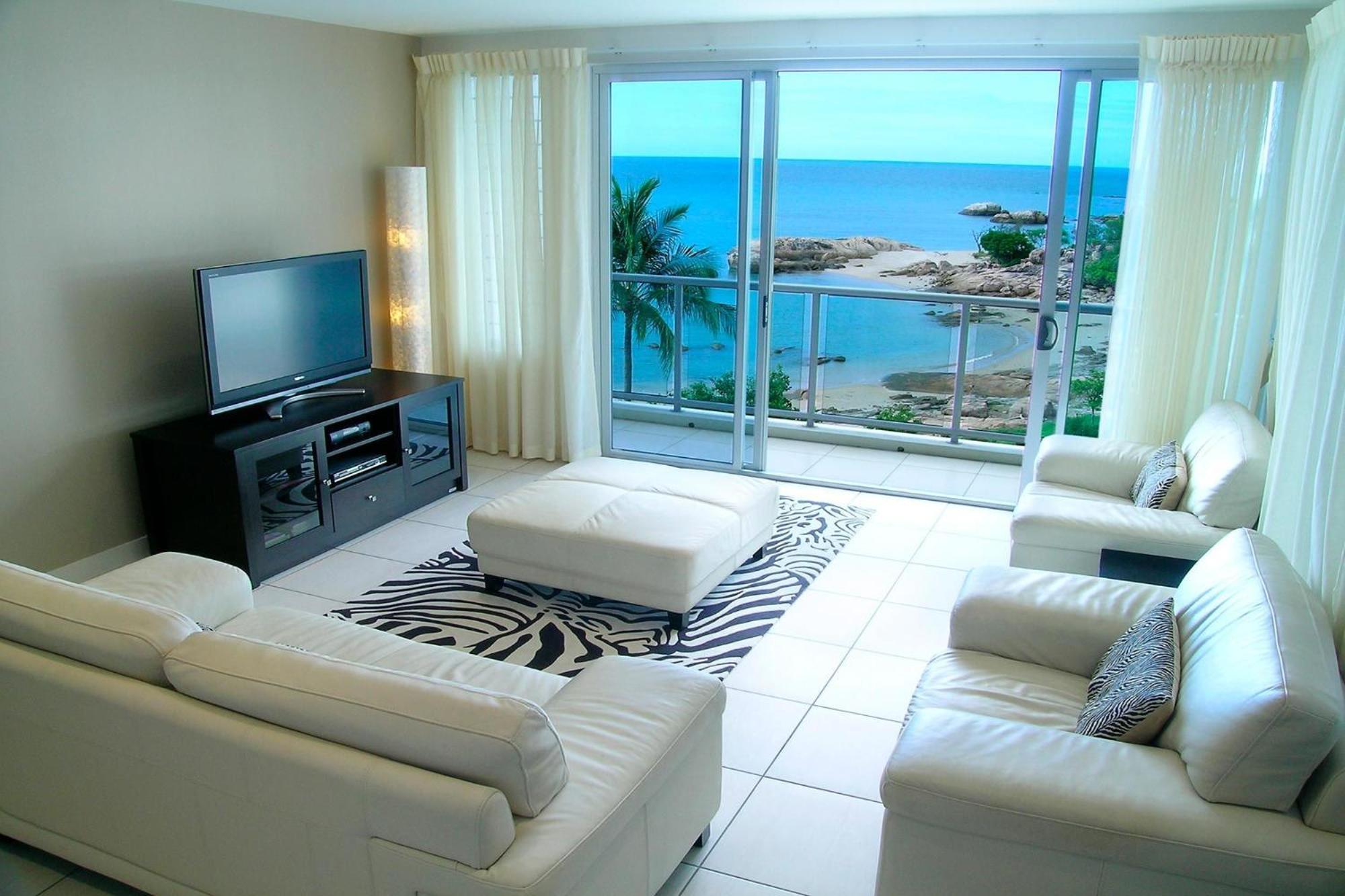 Coral Cove Apartments - Absolute Beachfront Resort Боуэн Экстерьер фото