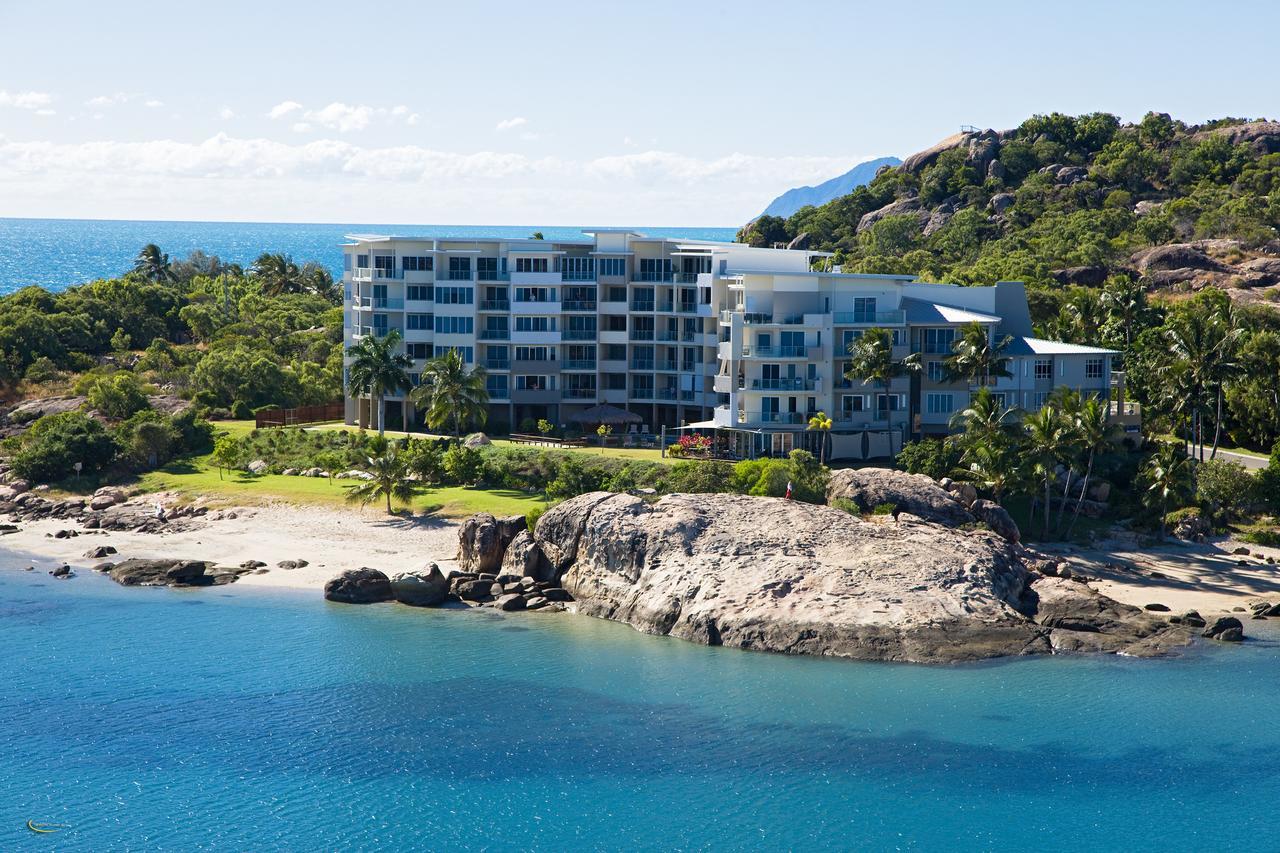 Coral Cove Apartments - Absolute Beachfront Resort Боуэн Экстерьер фото