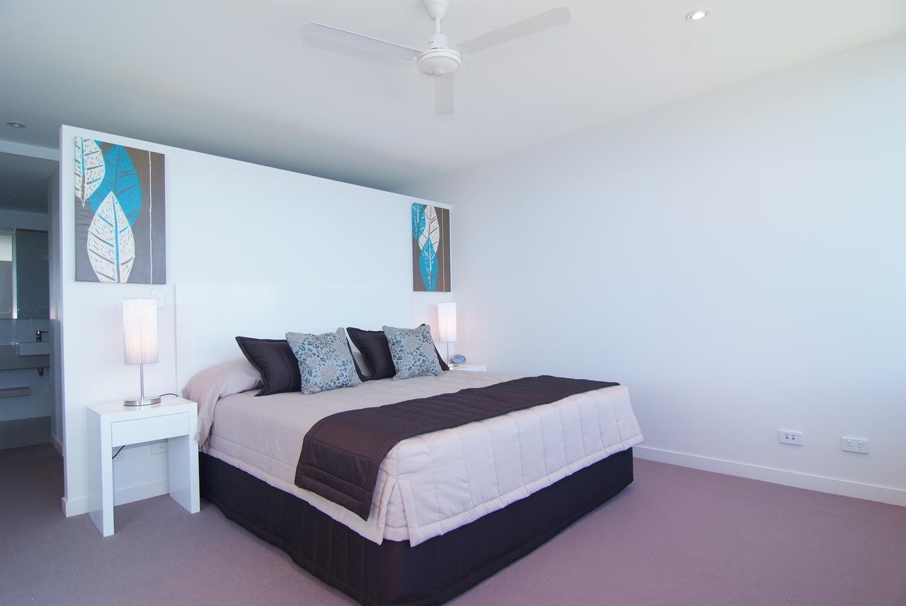 Coral Cove Apartments - Absolute Beachfront Resort Боуэн Экстерьер фото